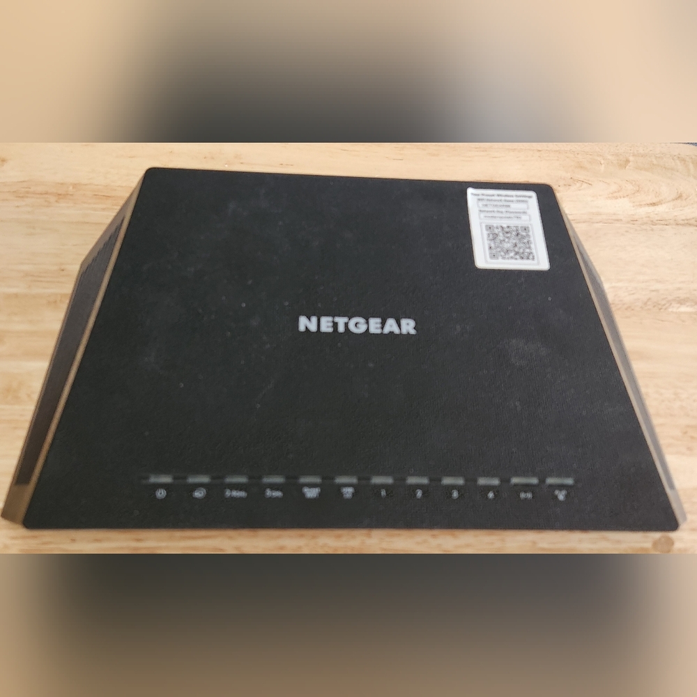 NETGEAR Nighthawk AC2400 WiFi Router with Black Design - Picture 2 of 5